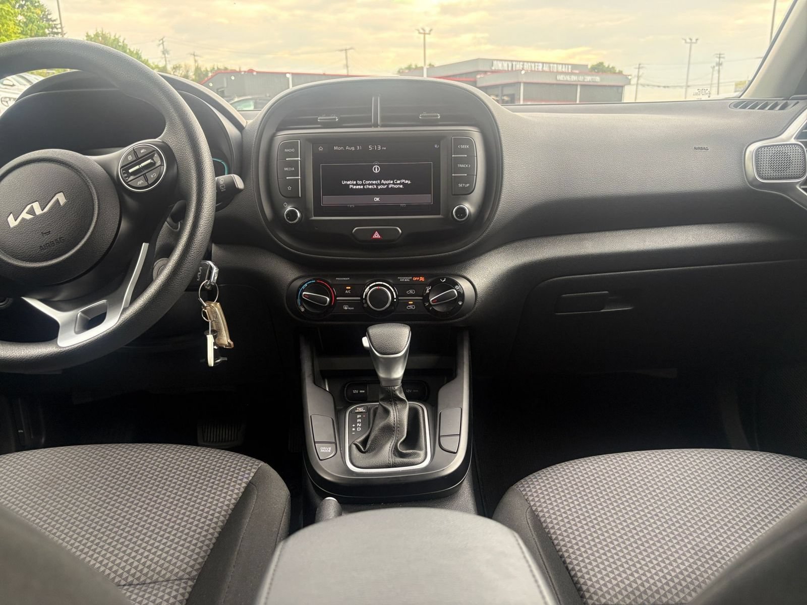 Used 2025 Kia Soul LX w/ LX Technology Package FWD image 16