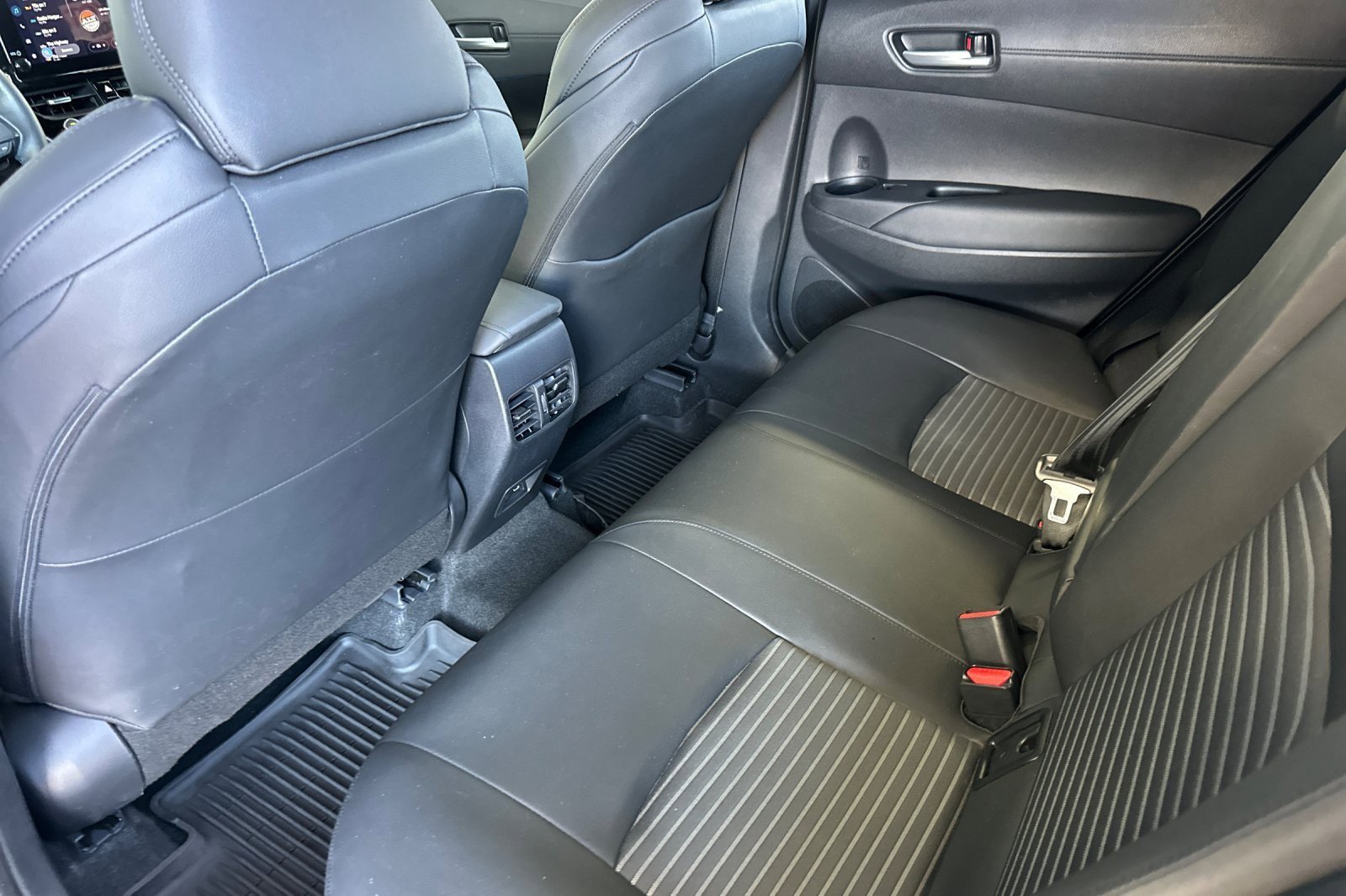 Used 2023 Toyota Corolla Cross AWD Hybrid w/ Convenience Package image 11