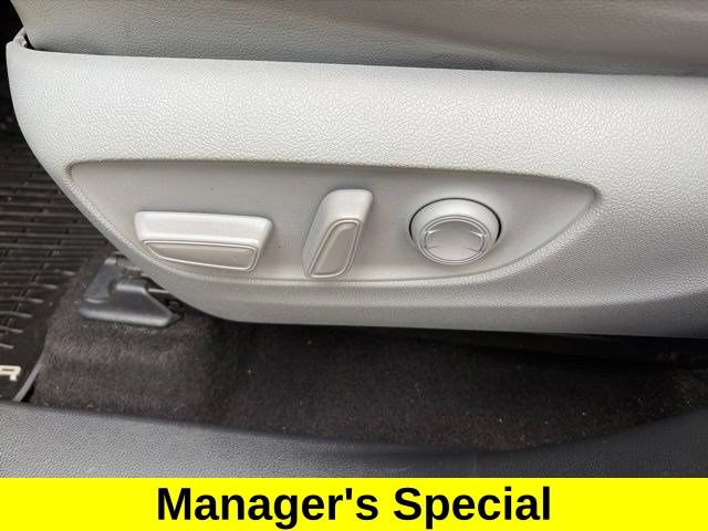 Used 2020 Toyota Highlander XLE AWD/4WD image 11