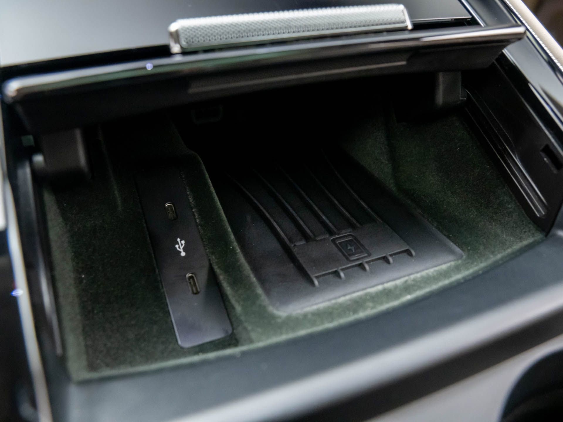 Certified 2025 Porsche Panamera 4 image 22