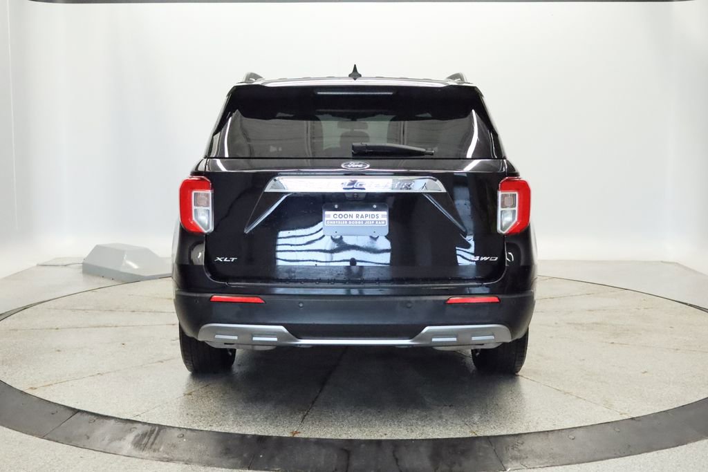 Used 2023 Ford Explorer XLT w/ Equipment Group 202A AWD/4WD image 4