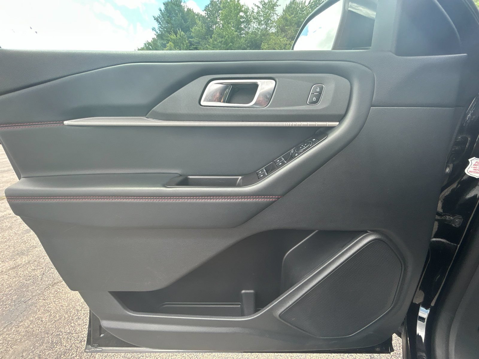 Used 2025 Ford Explorer ST-Line w/ ST-Line Street Pack AWD/4WD image 12