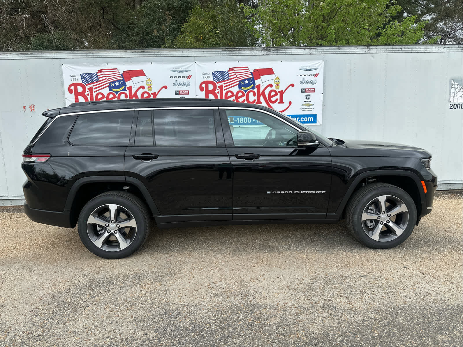 New 2025 Jeep Grand Cherokee L Limited w/ Luxury Tech Group II image 2