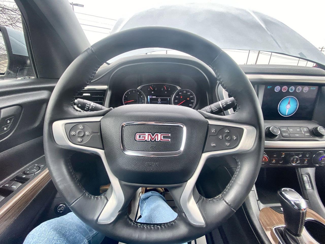 Used 2017 GMC Acadia SLE image 32