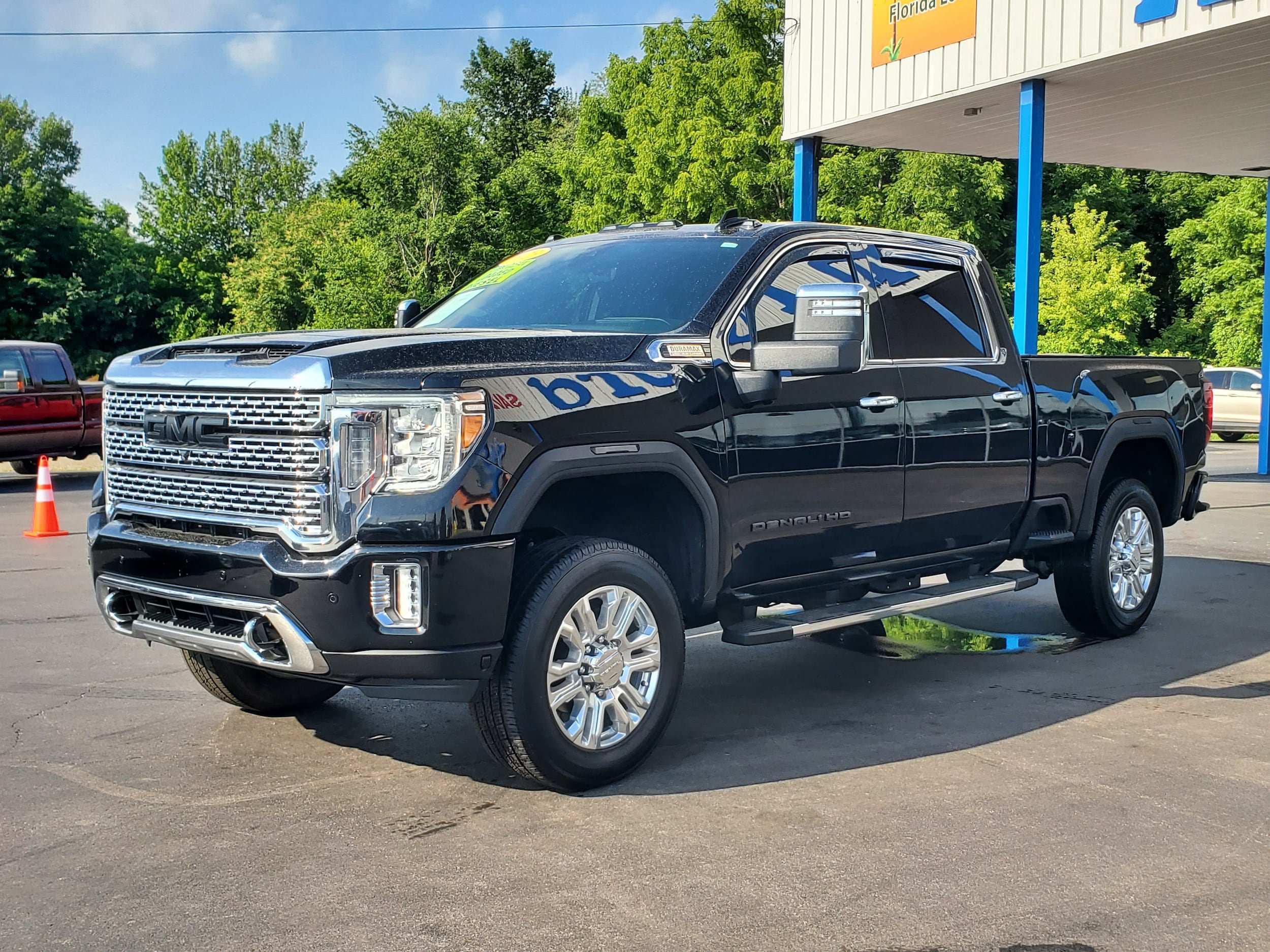 Used 2023 GMC Sierra 2500 Denali w/ Denali Ultimate Package AWD/4WD image 2
