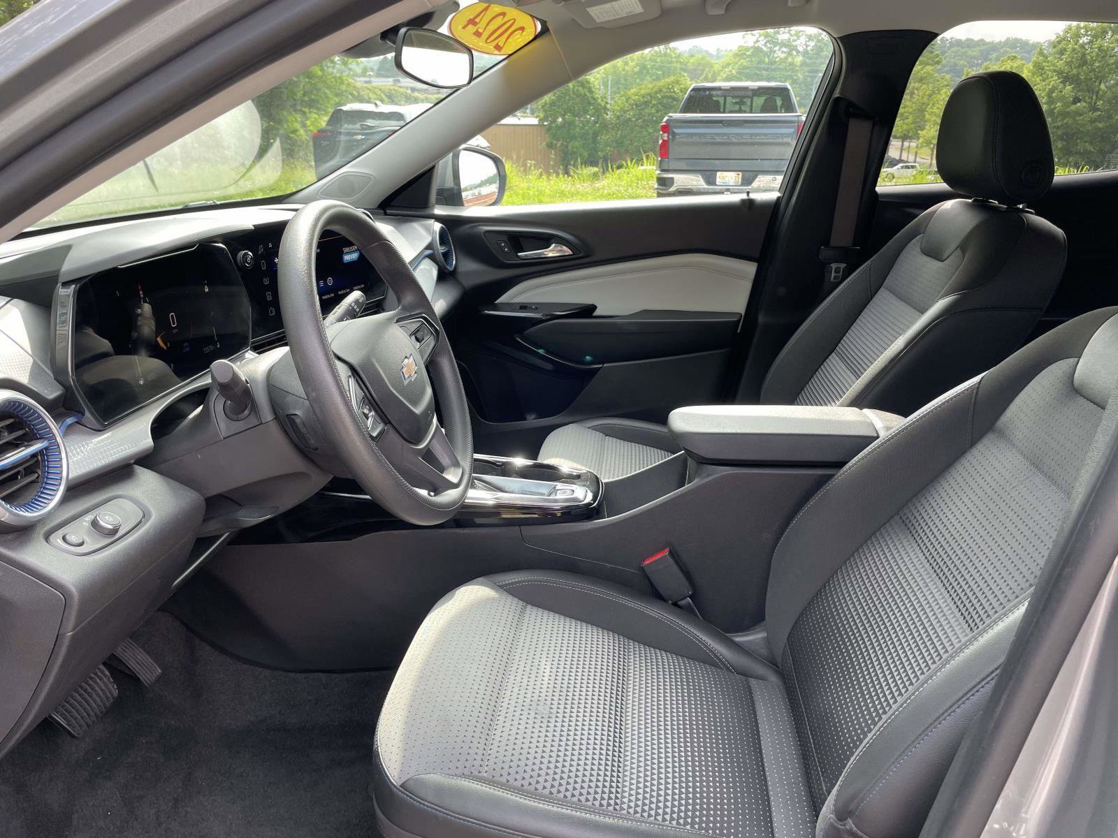 Used 2024 Chevrolet Trax LT FWD image 4