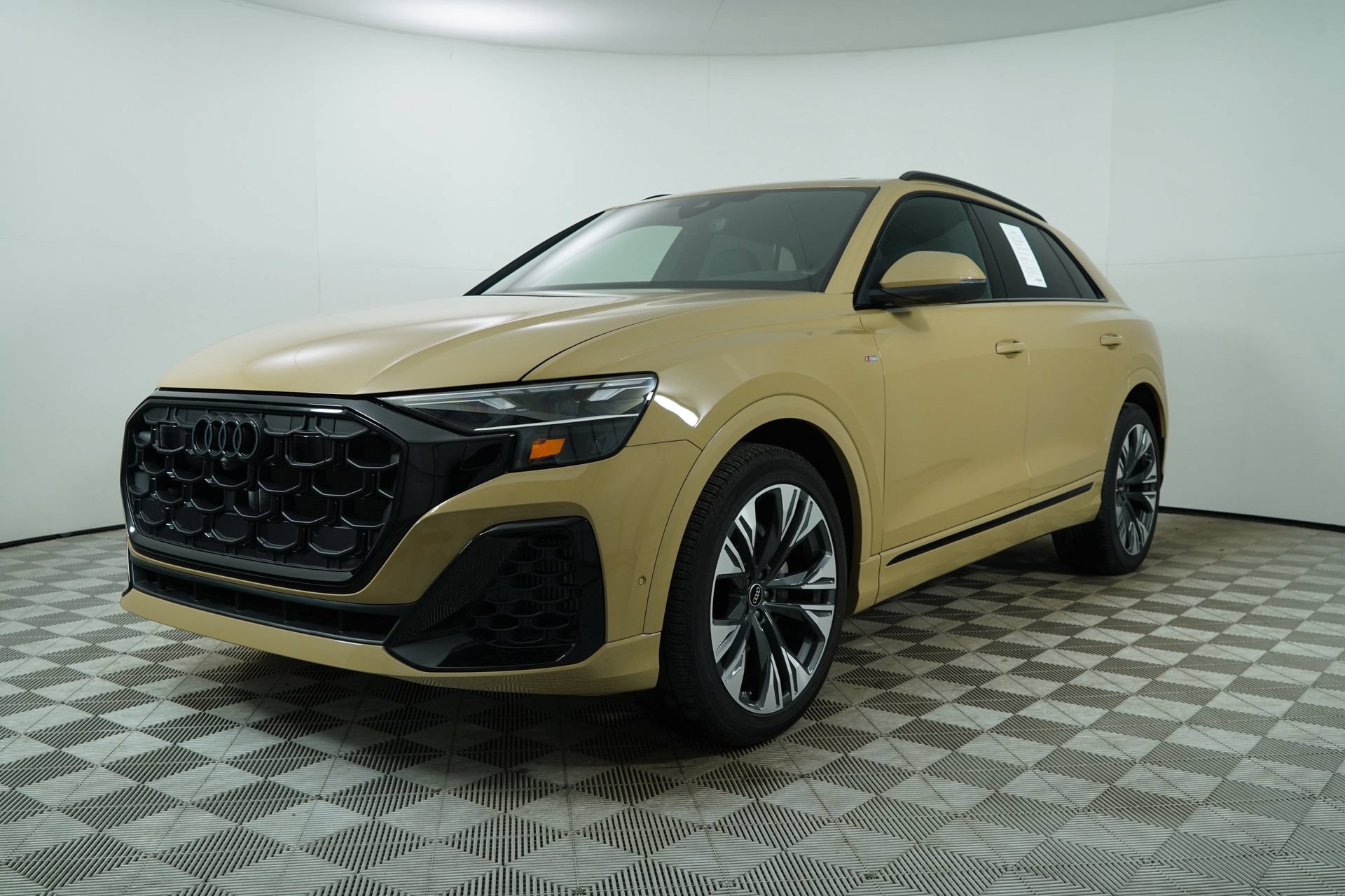 Certified 2025 Audi Q8 Premium Plus w/ Premium Plus Package AWD/4WD image 4