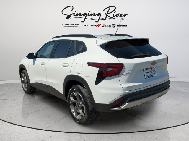 Used 2026 Chevrolet Trax LT FWD image 5