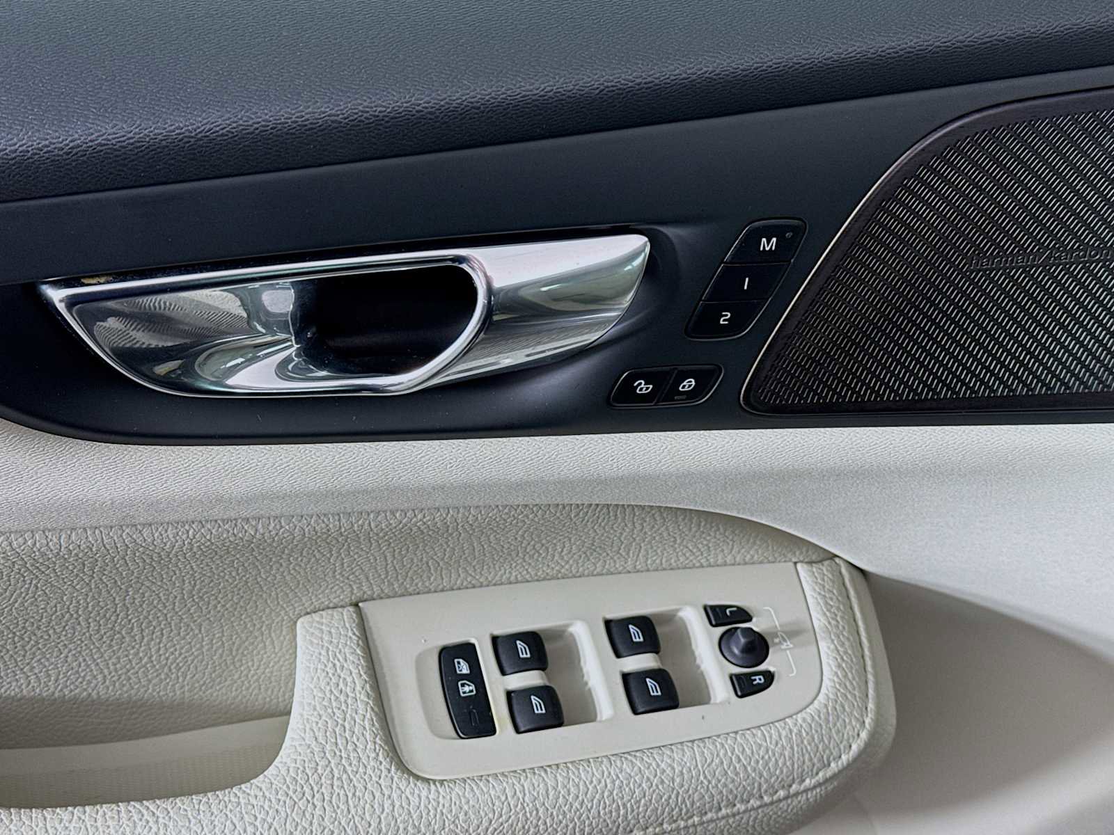 Used 2021 Volvo S60 T5 Inscription image 19