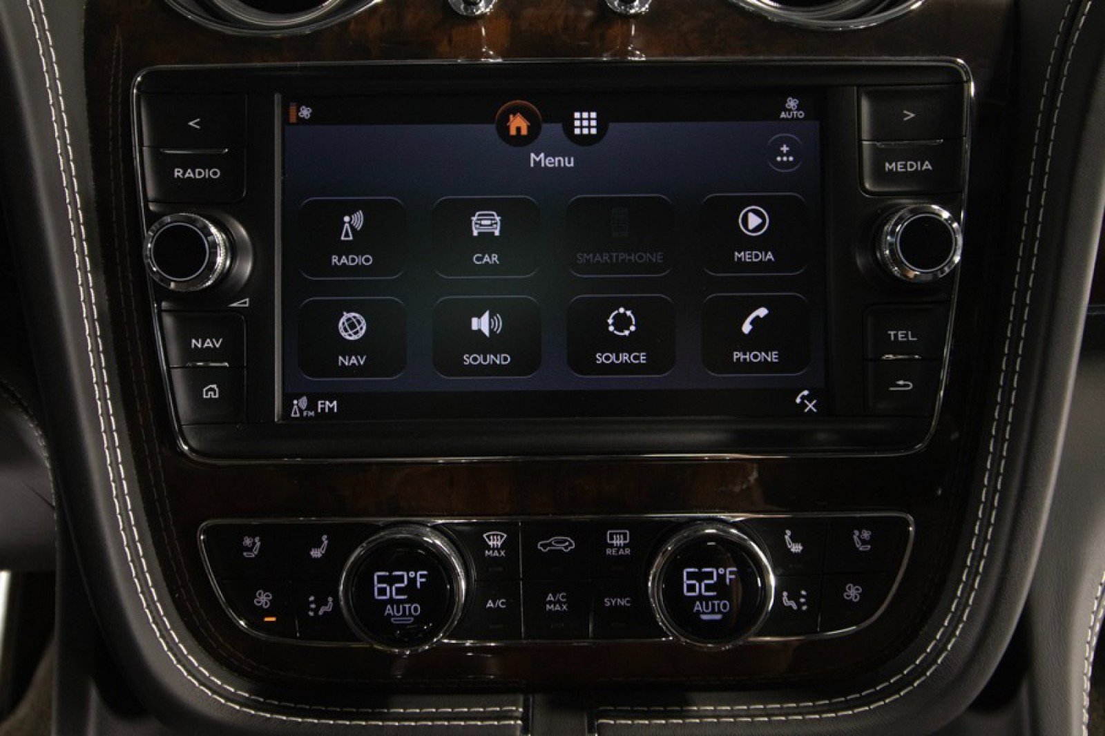 Used 2017 Bentley Bentayga image 30