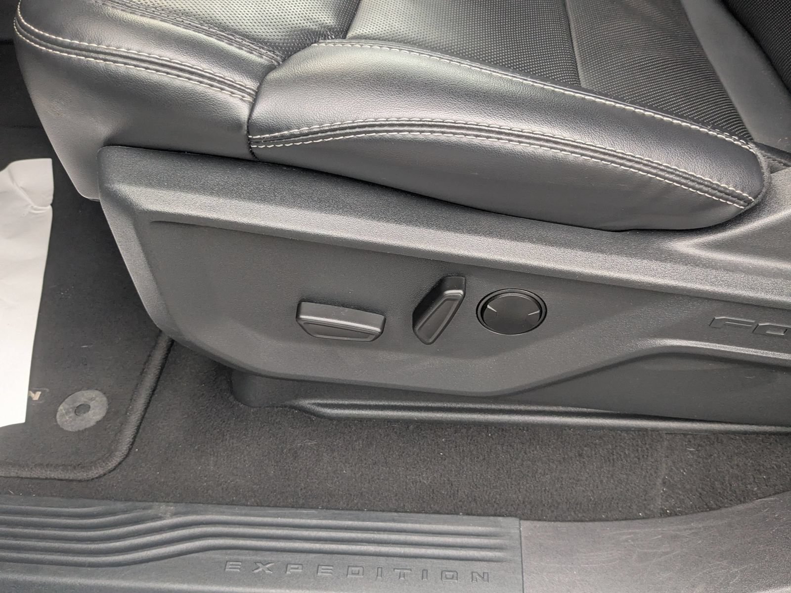 Used 2025 Ford Expedition Platinum AWD/4WD image 14