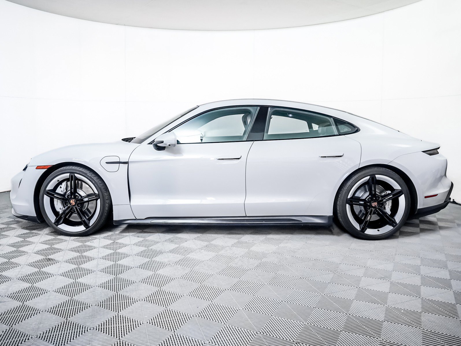 Certified 2021 Porsche Taycan Turbo image 2