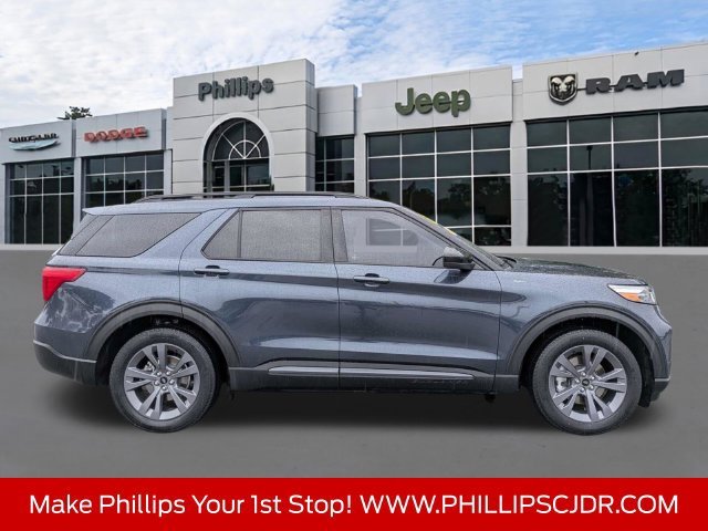 Used 2023 Ford Explorer XLT w/ Equipment Group 202A RWD image 2