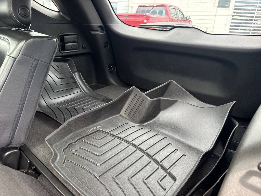 Used 2020 Chevrolet Equinox LT w/ Midnight Edition FWD image 35