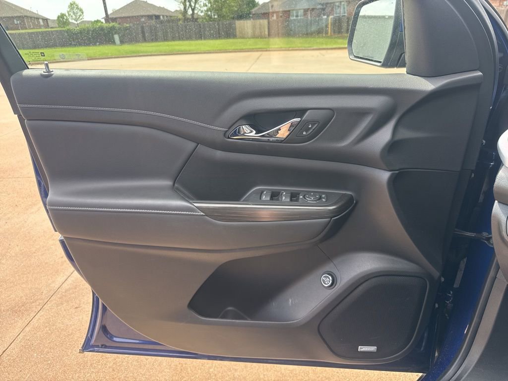 Used 2023 GMC Acadia SLT w/ Trailering Package image 11