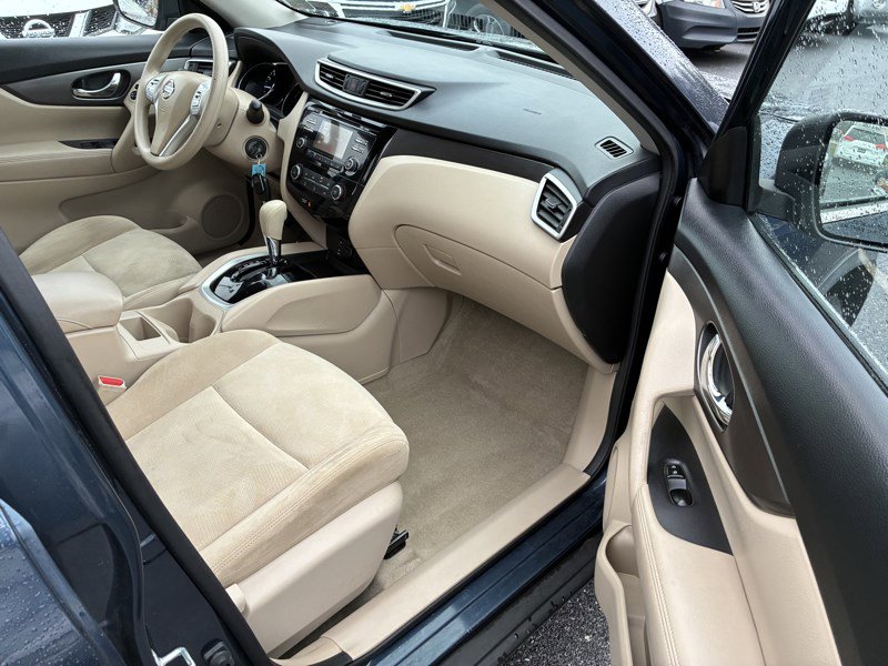 Used 2015 Nissan Rogue S image 19