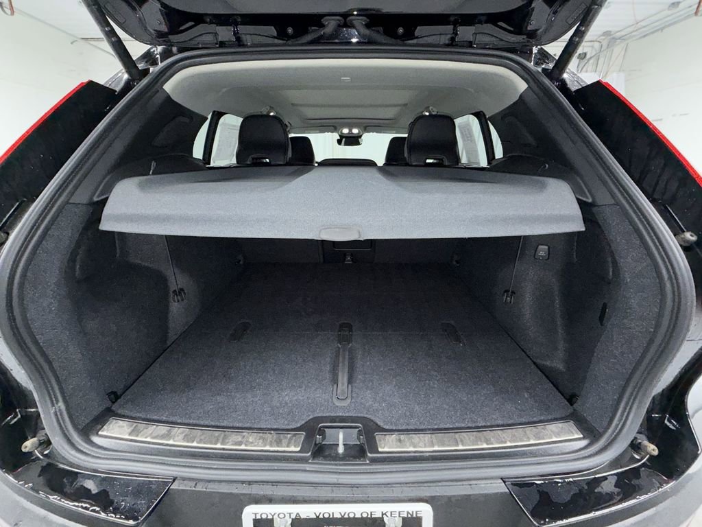 Used 2024 Volvo XC40 B5 Plus w/ Climate Package AWD/4WD image 10