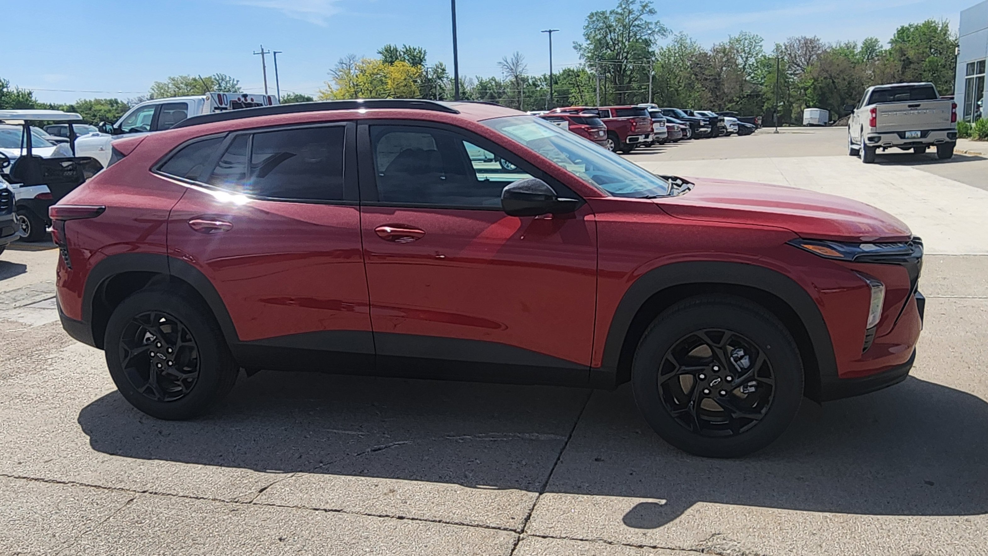 New 2026 Chevrolet Trax LT w/ Sunroof Package FWD image 4