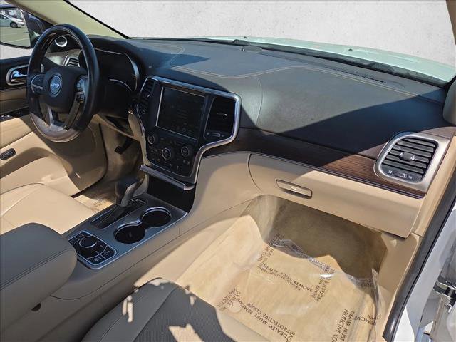 Used 2016 Jeep Grand Cherokee Overland w/ Advanced Technology Group AWD/4WD image 24