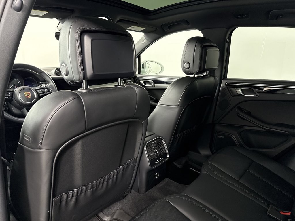 Certified 2025 Porsche Macan AWD/4WD image 26