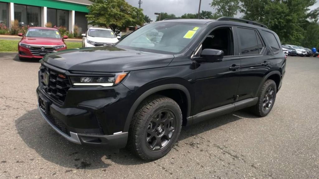 New 2025 Honda Pilot TrailSport image 4