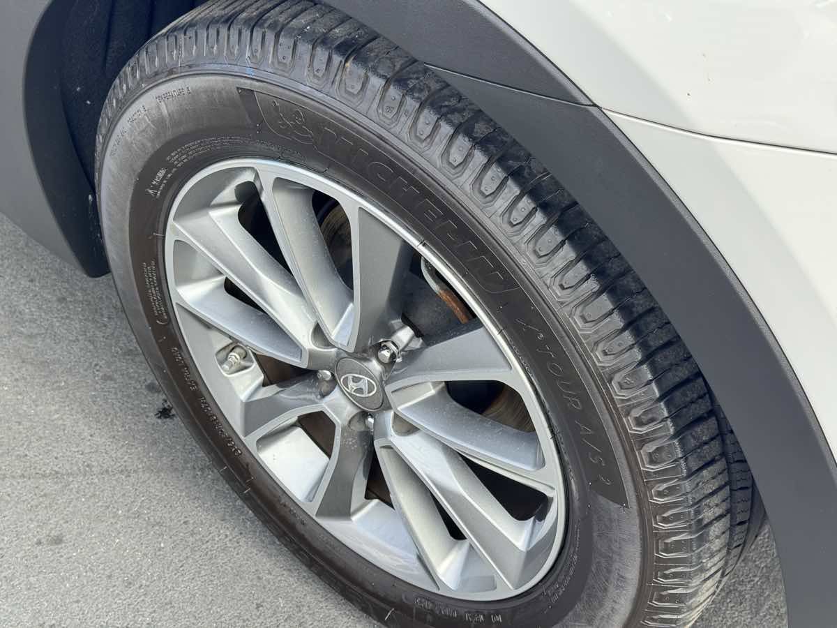 Used 2017 Hyundai Santa Fe SE w/ Cargo Package FWD image 22