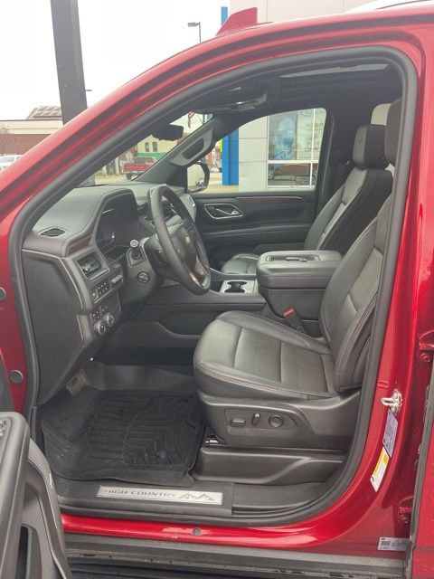 Used 2024 Chevrolet Suburban High Country AWD/4WD image 9