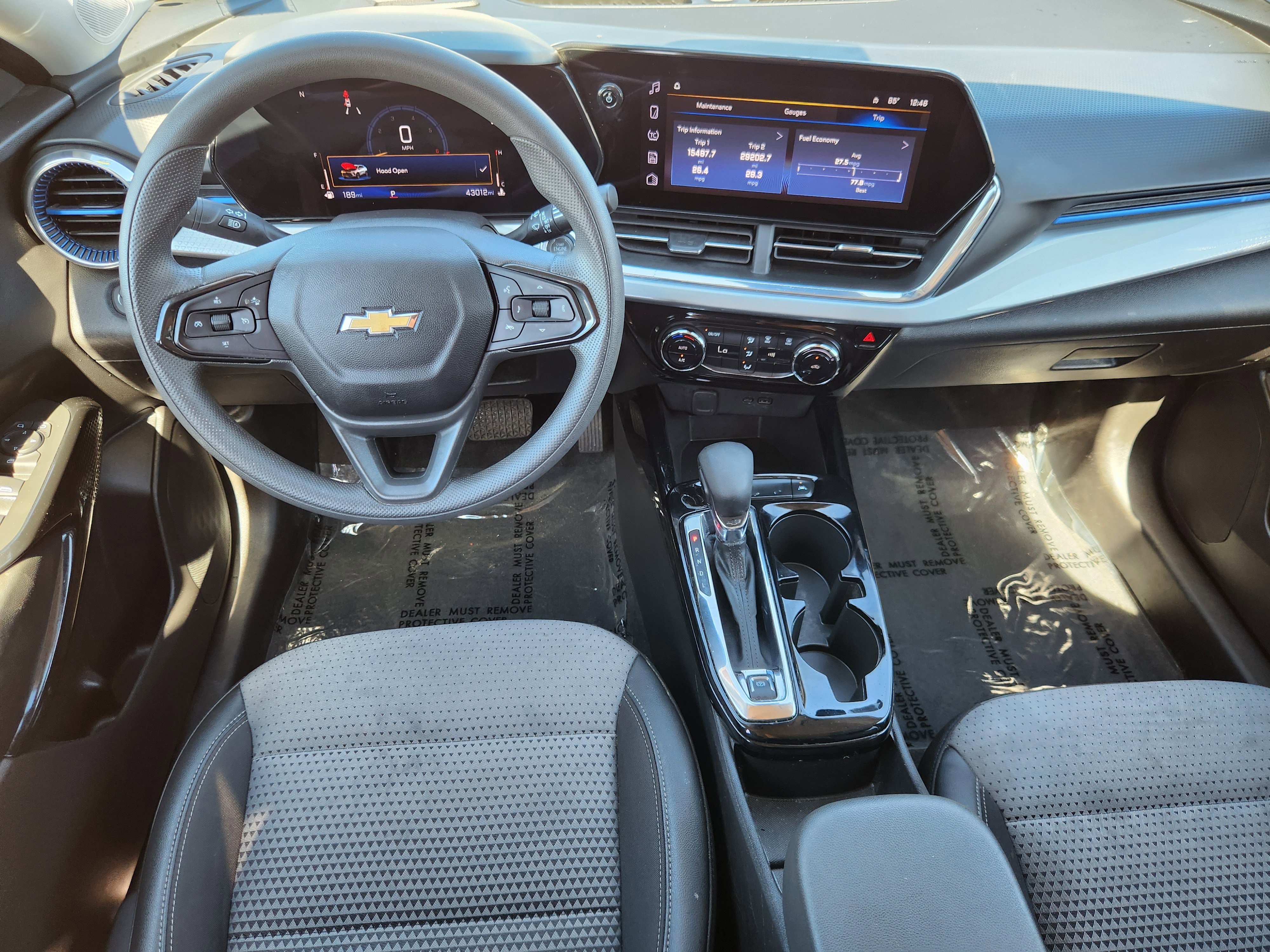 Used 2025 Chevrolet Trax LT FWD image 10