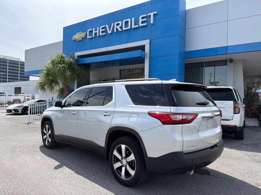 Used 2021 Chevrolet Traverse LT w/ LT Premium Package FWD image 6