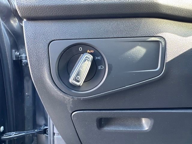 Used 2023 Volkswagen Tiguan SE image 16