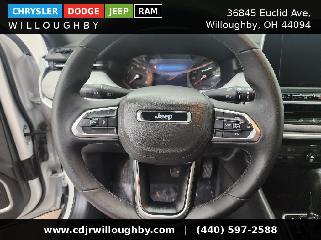 Used 2025 Jeep Compass Latitude AWD/4WD image 16