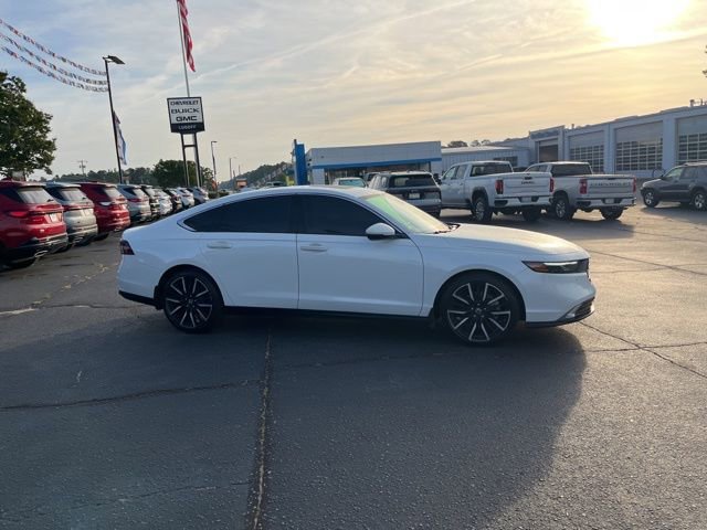 Used 2023 Honda Accord Touring image 3