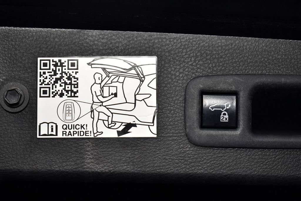 Used 2021 Toyota Sienna Limited image 22