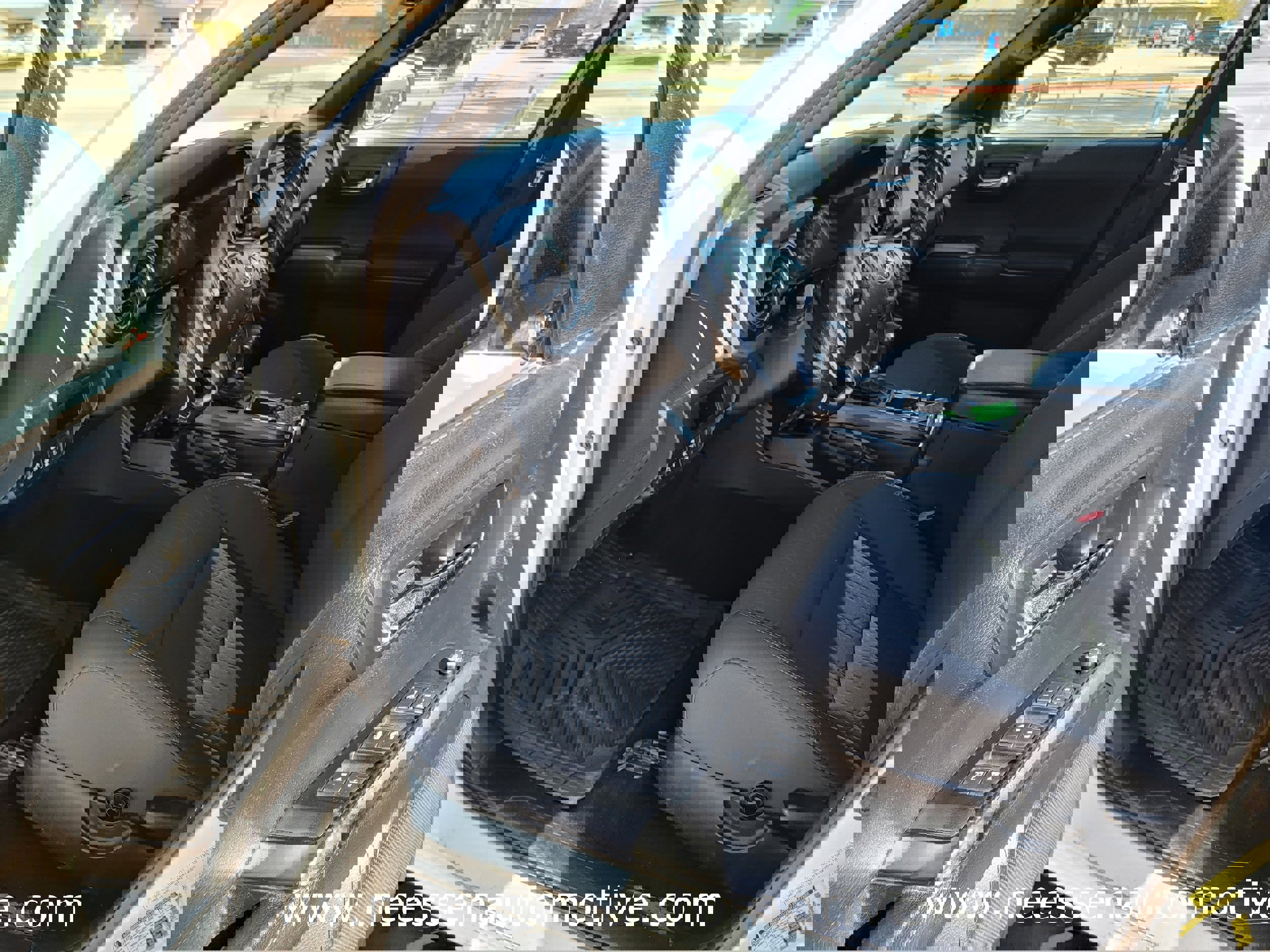 Used 2018 Toyota Tacoma TRD Off-Road w/ Technology Package image 31