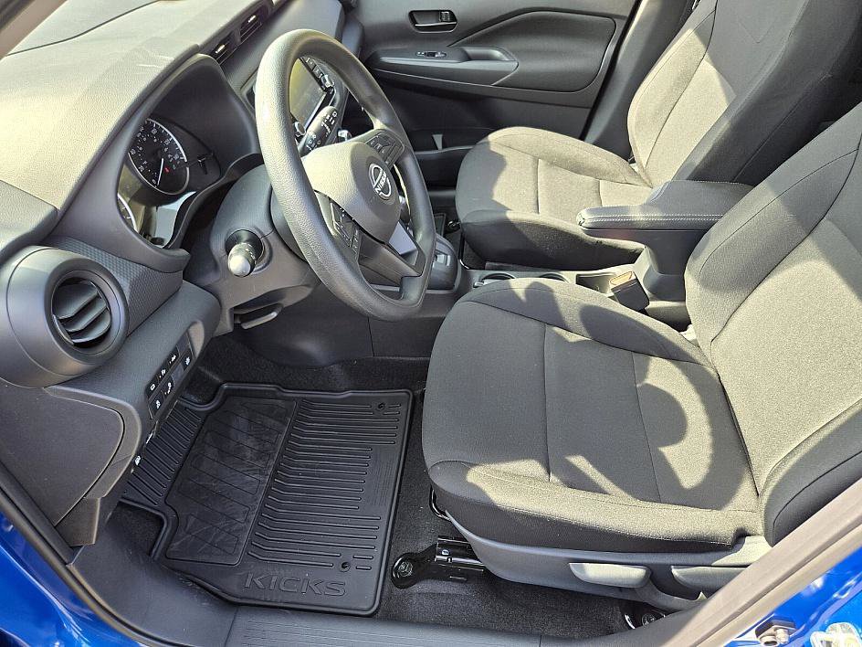New 2025 Nissan Kicks Play S image 9