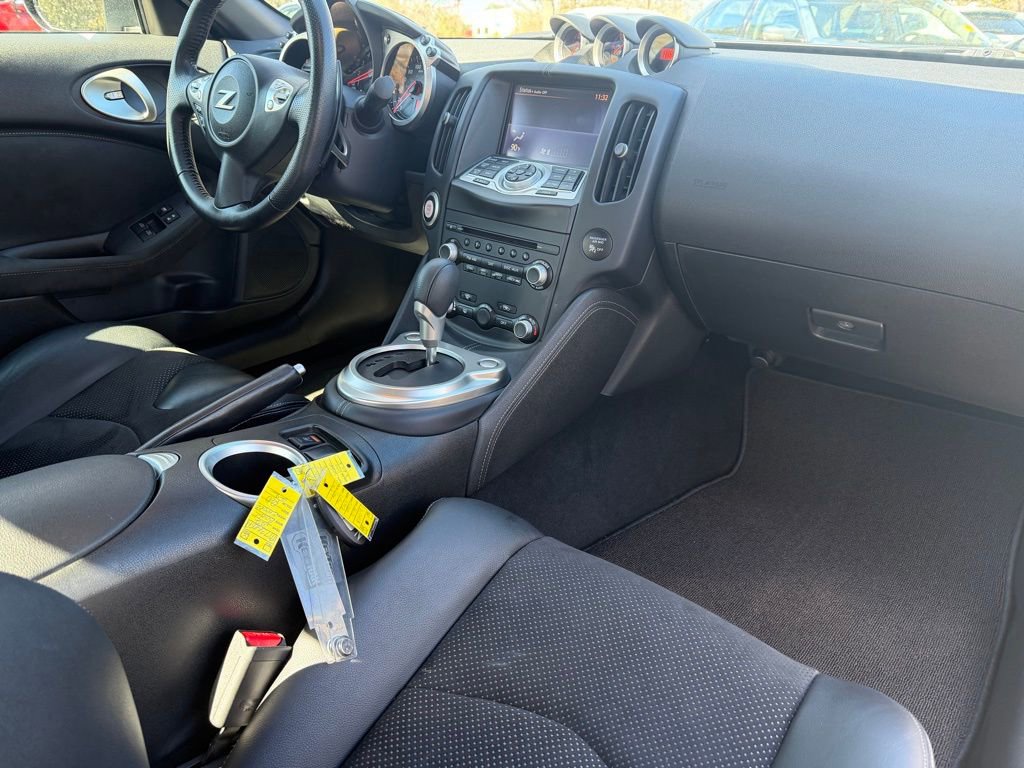 Used 2016 Nissan 370Z Touring image 9