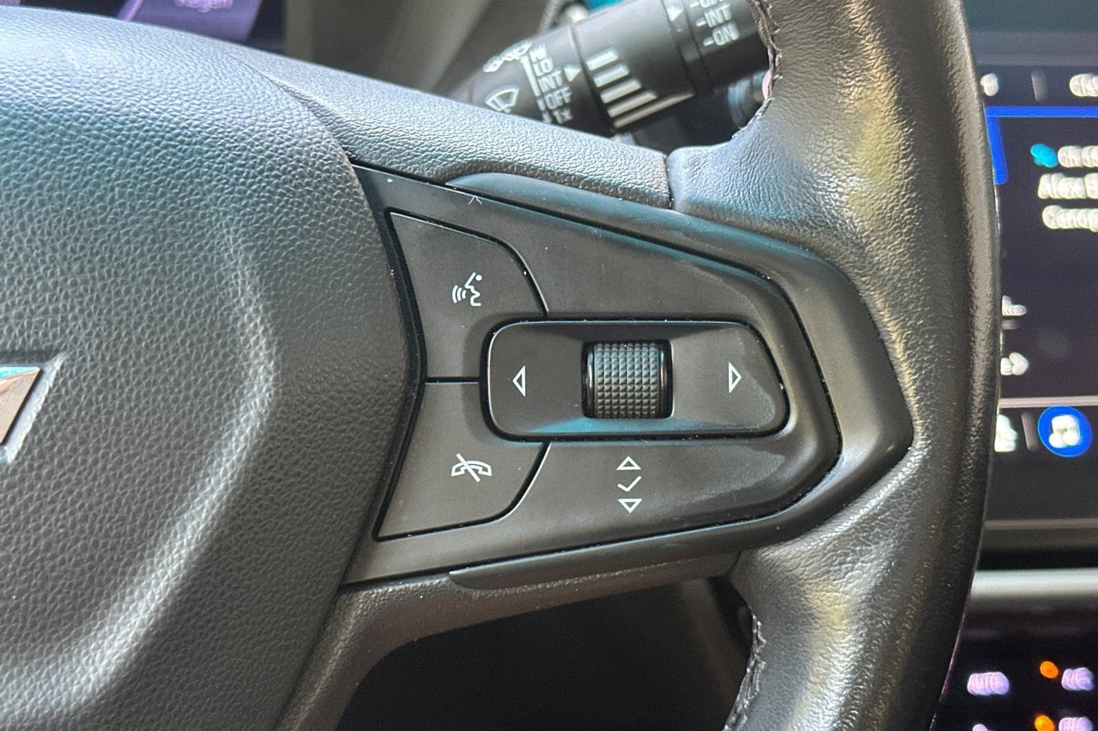 Used 2023 Chevrolet Bolt LT w/ Infotainment Package FWD image 37