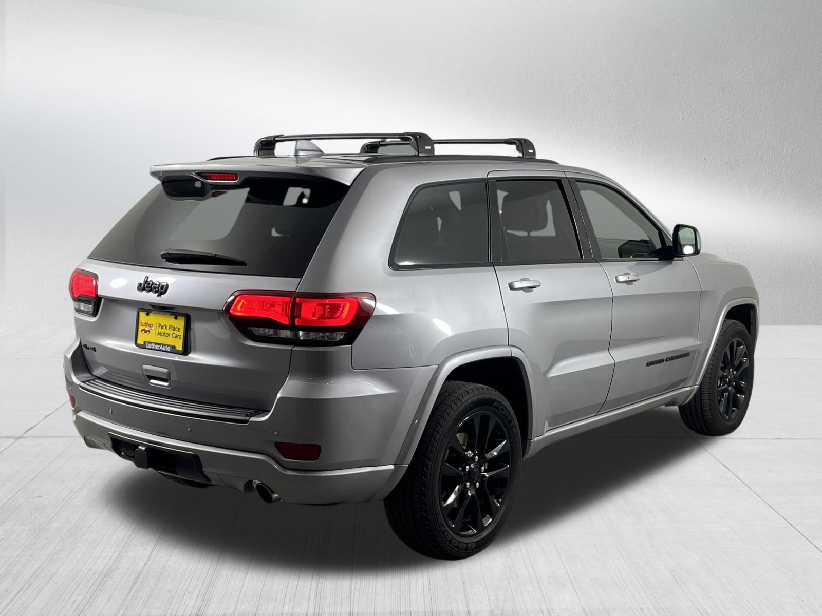 Used 2020 Jeep Grand Cherokee Altitude AWD/4WD image 7