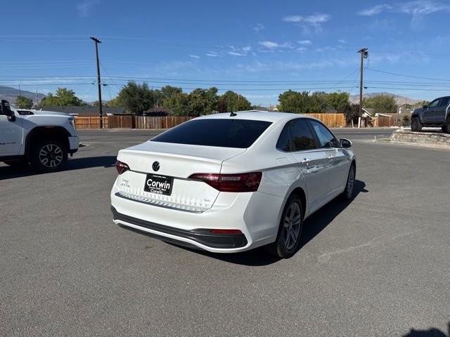 Used 2024 Volkswagen Jetta SE image 6