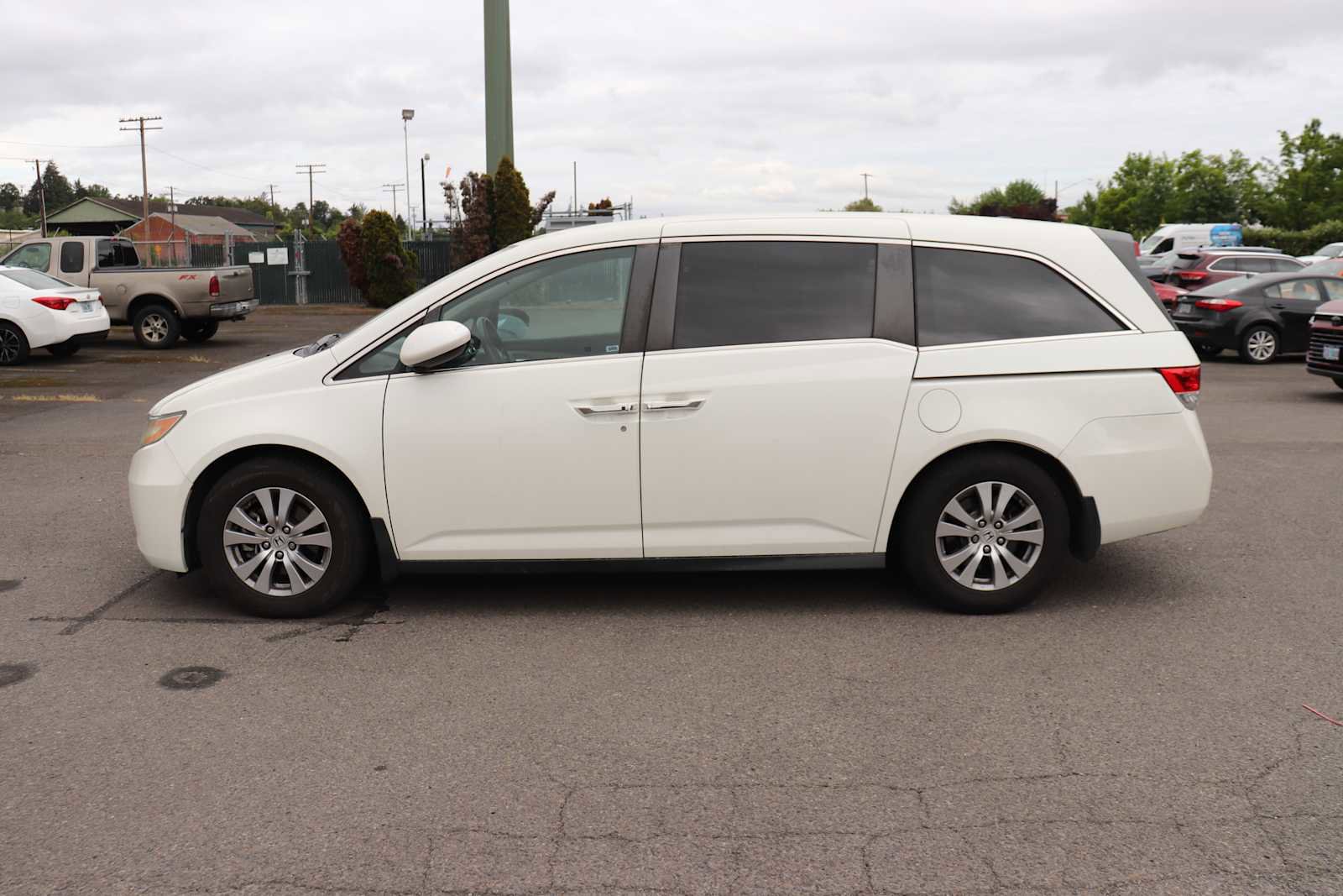 Used 2016 Honda Odyssey SE image 8
