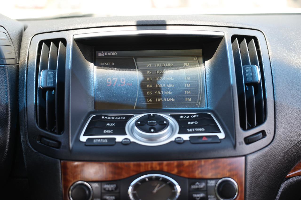 Used 2009 INFINITI G37 Journey w/ Premium Pkg image 31