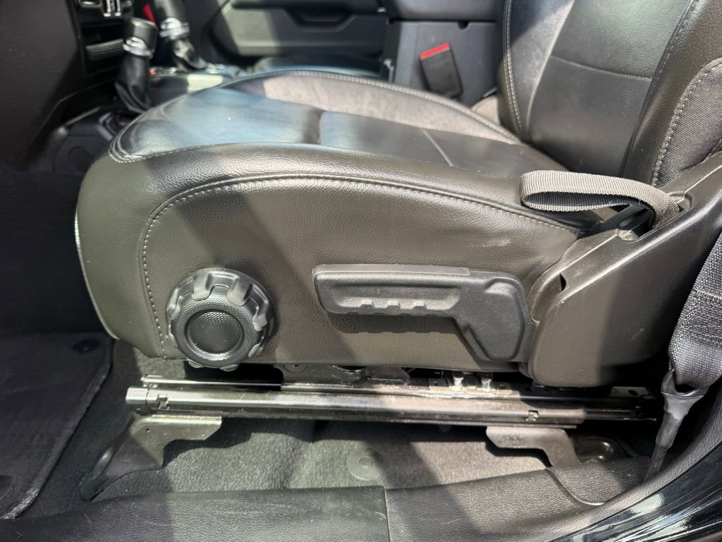 Used 2022 Jeep Wrangler Unlimited Sahara AWD/4WD image 14