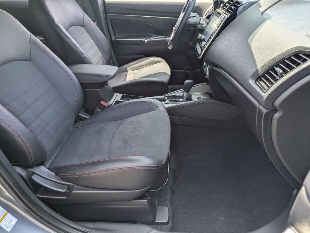 Used 2025 Mitsubishi Outlander Sport SE AWD/4WD image 27