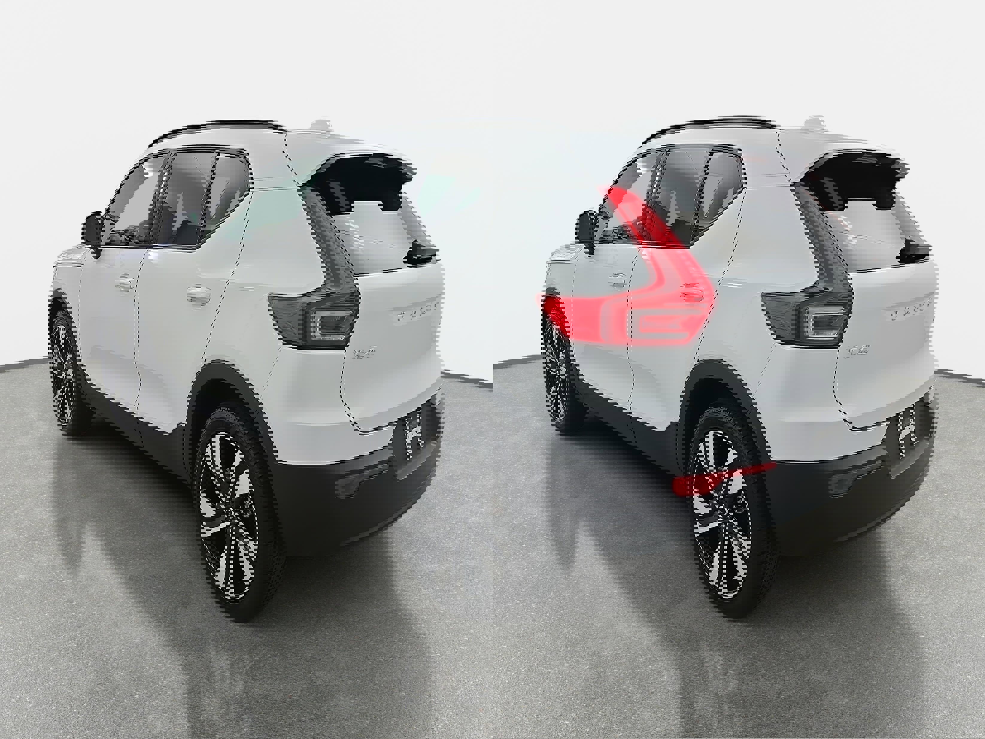 Used 2023 Volvo XC40 B4 Ultimate w/ Protection Package Premier image 5