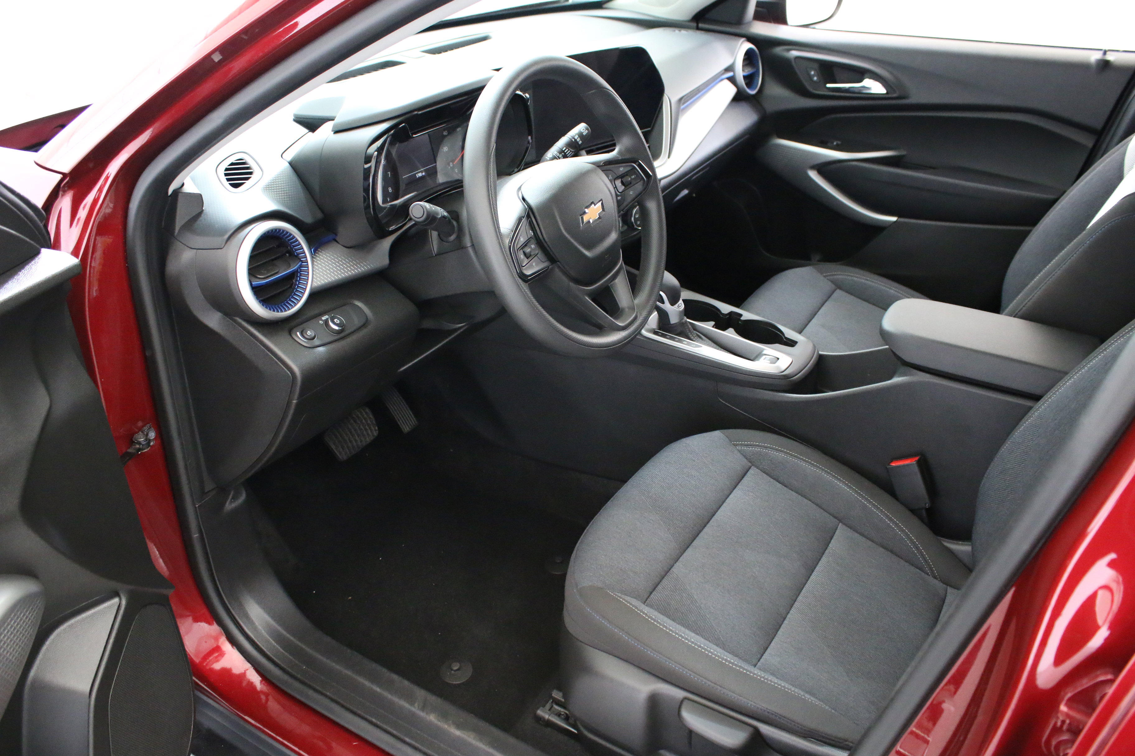 Certified 2024 Chevrolet Trax LS FWD image 24