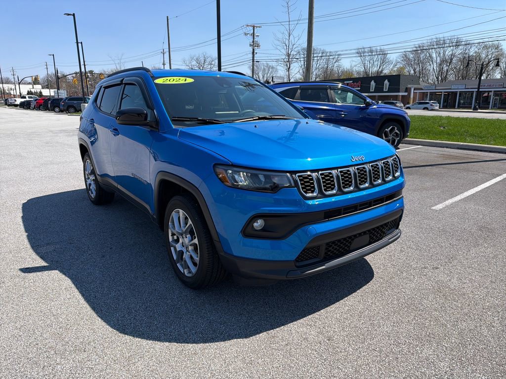 Used 2024 Jeep Compass Latitude image 4