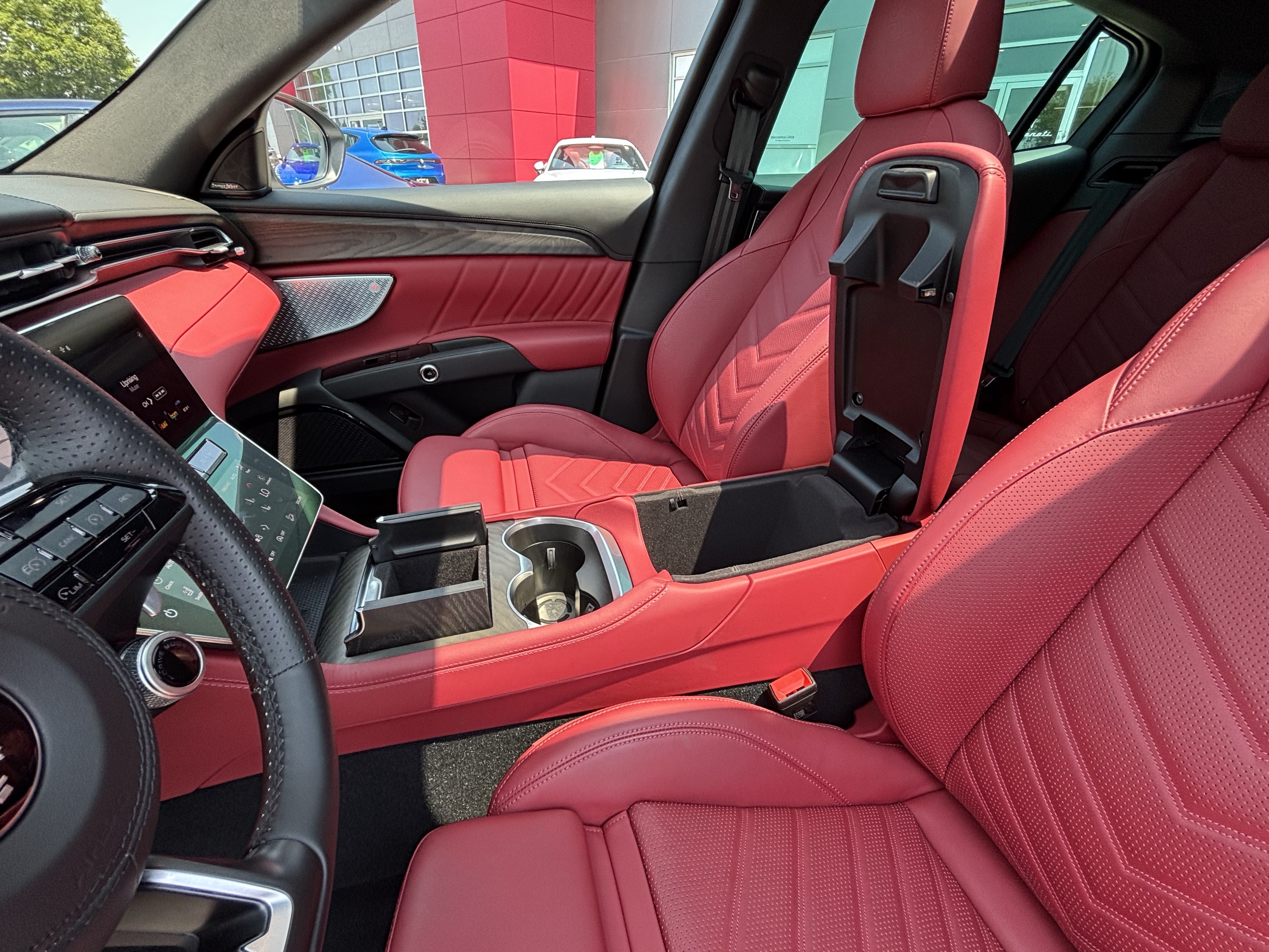 Used 2025 Maserati Grecale Folgore AWD/4WD image 27