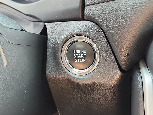 Used 2025 Toyota RAV4 XLE AWD/4WD image 25