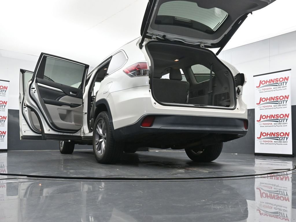 Used 2015 Toyota Highlander XLE image 30