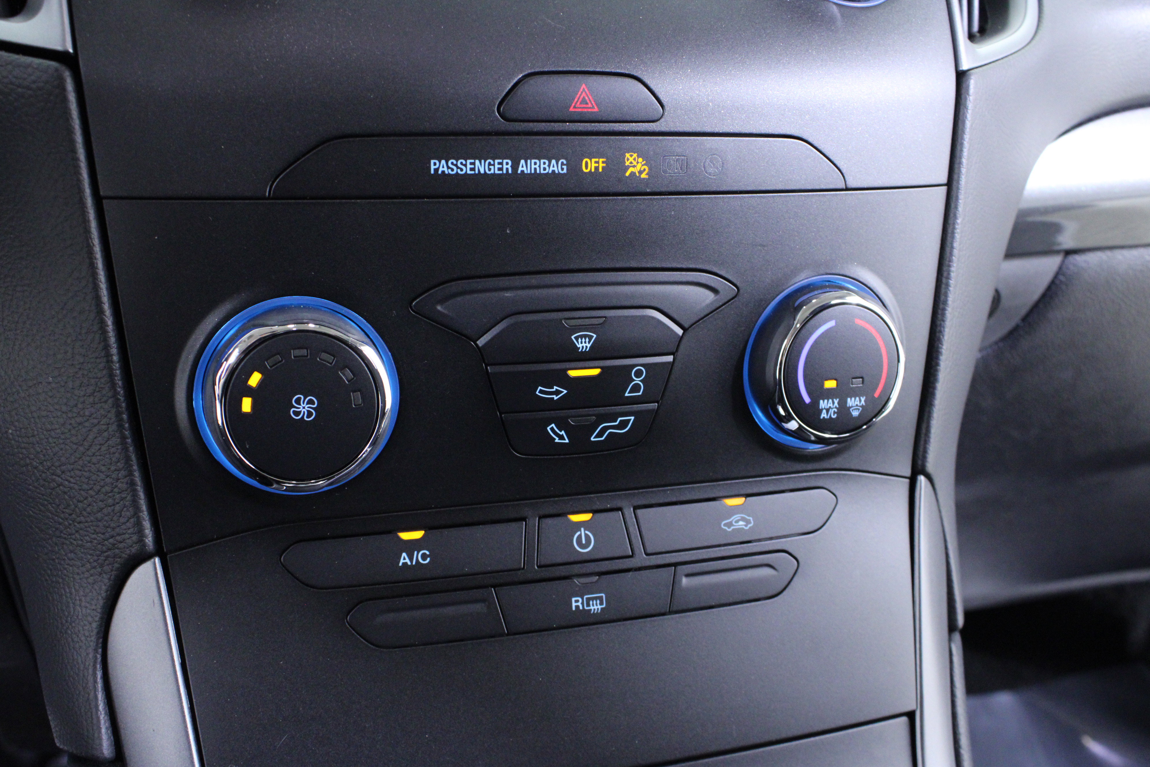 Used 2019 Ford Edge SE image 28